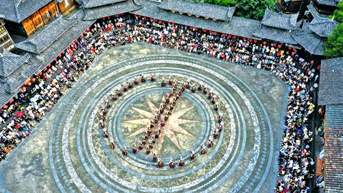 西江千戶(hù)苗寨 美景迎客來(lái)